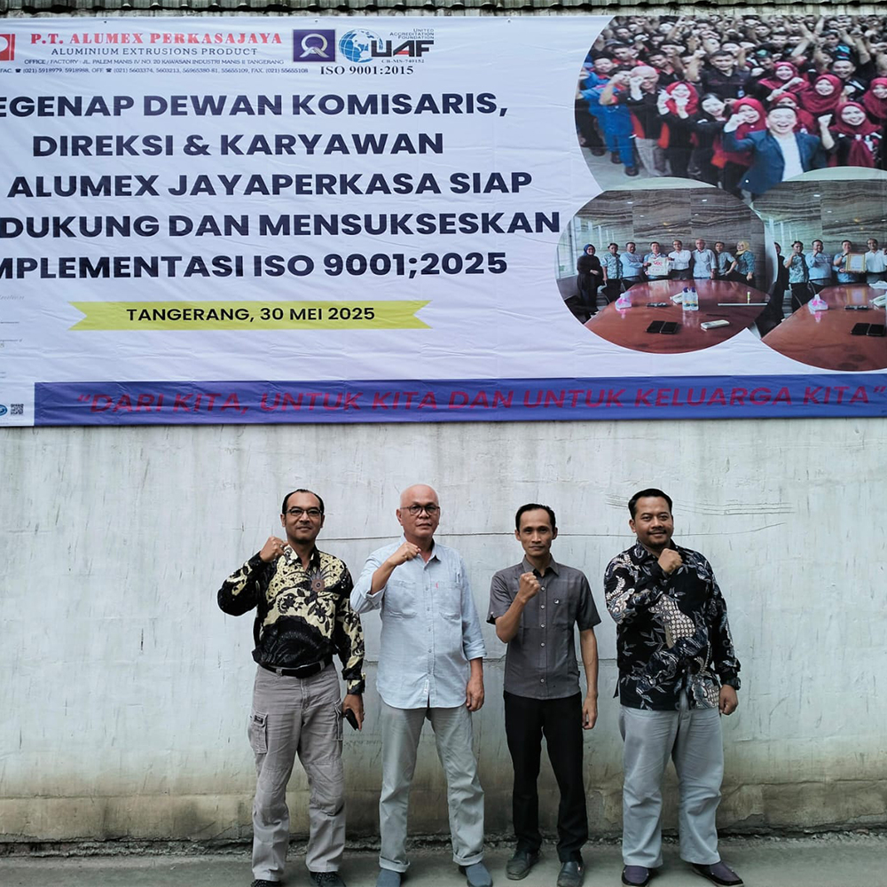Gambar - Penyerahan Sertifikat PT Alumex Jayaperkasa
